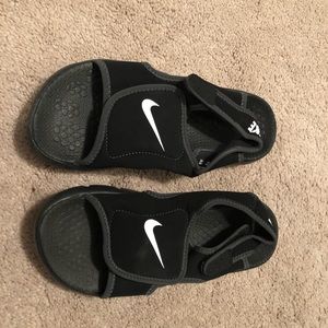 Boys NIKE sandals size 3